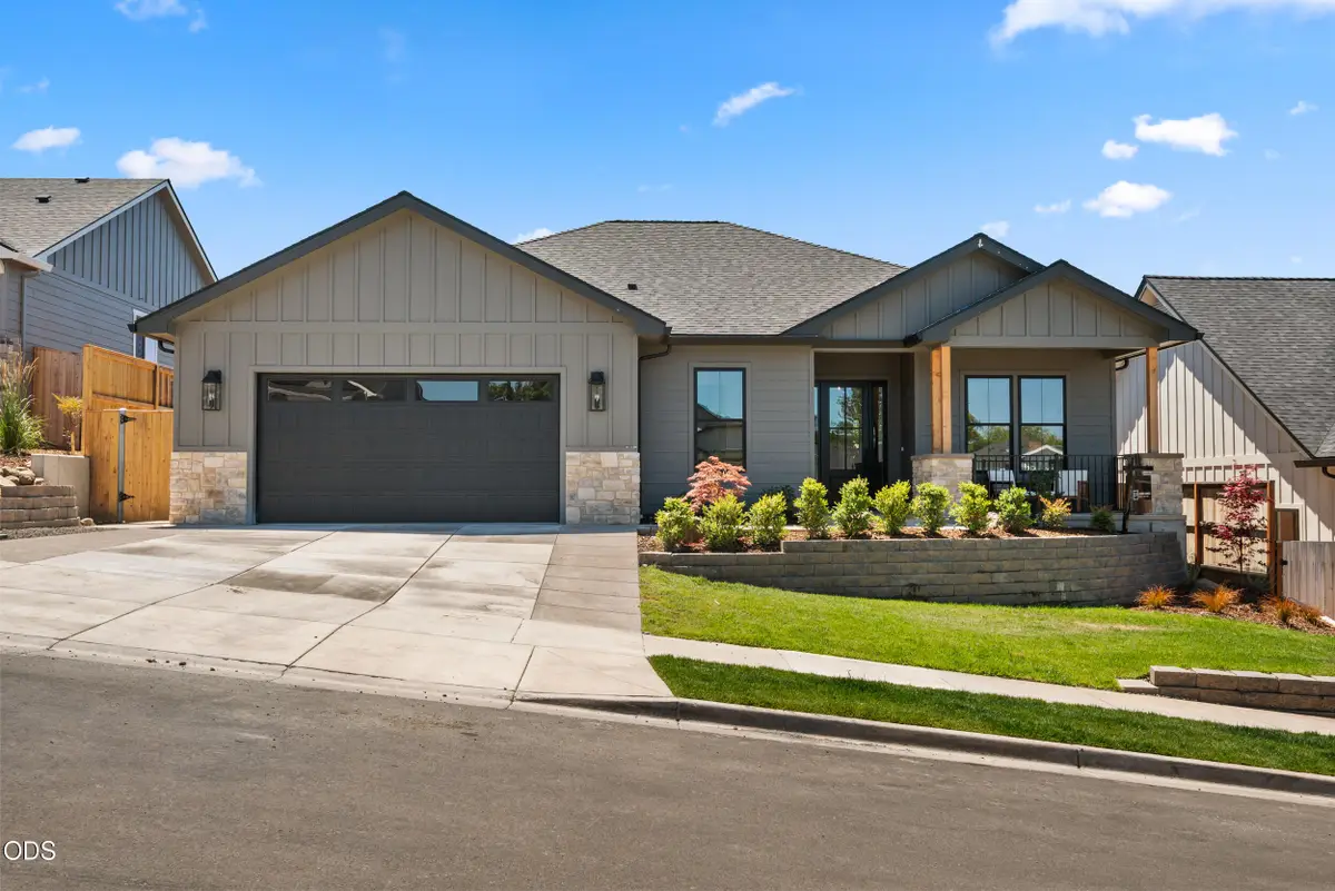 3057 Umpqua Drive, Medford, OR 97504 - #1