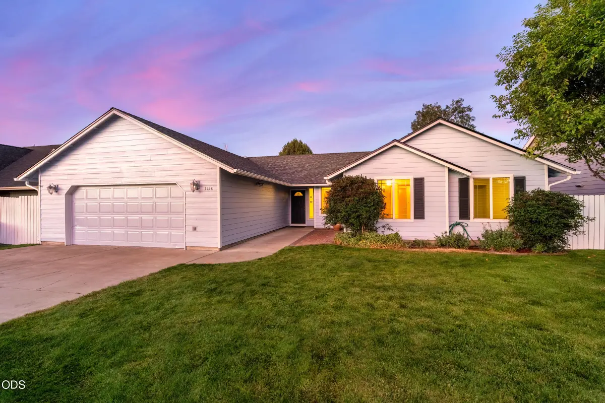 1128 SW Rimrock Way, Redmond, OR 97756 - #1