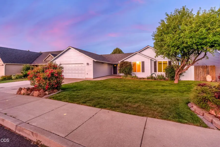 1128 SW Rimrock Way, Redmond, OR 97756 - #3
