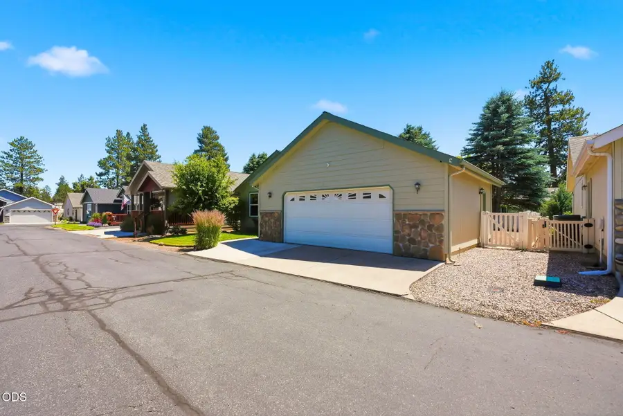129 N Wheeler Loop, Sisters, OR 97759 - #2