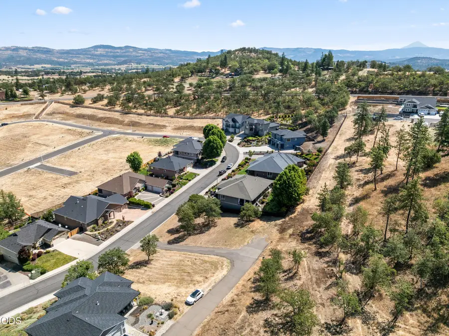 1330 Poppy Ridge Drive, Eagle Point, OR 97524 - #3