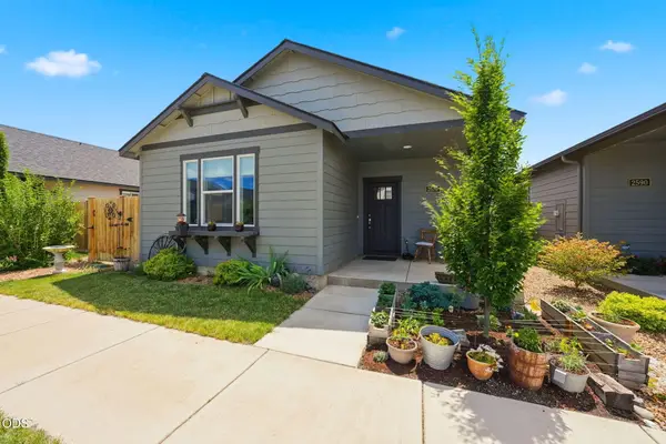 2576 NW Teak Place, Redmond, OR 97756