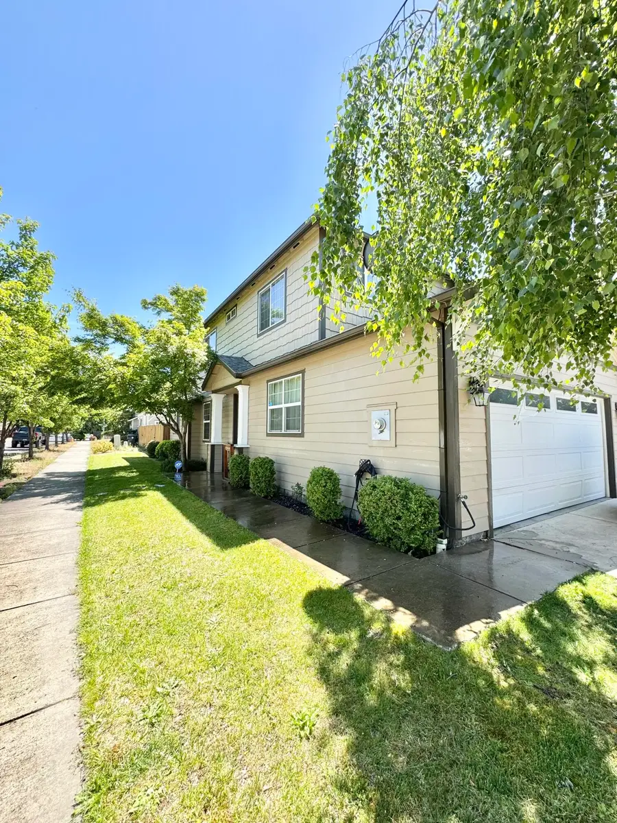 2363 Dahlia Way, Medford, OR 97501 - #2