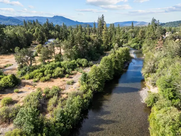 302 River Grove Drive, Cave Junction, OR 97523