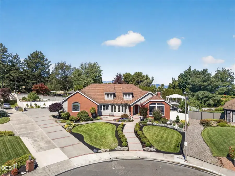 2430 Quail Run Drive, Medford, OR 97504 - #2