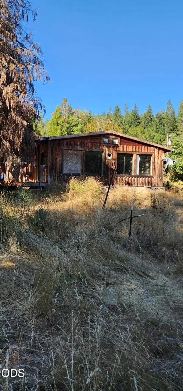85 Speaker Road, Wolf Creek, OR 97497