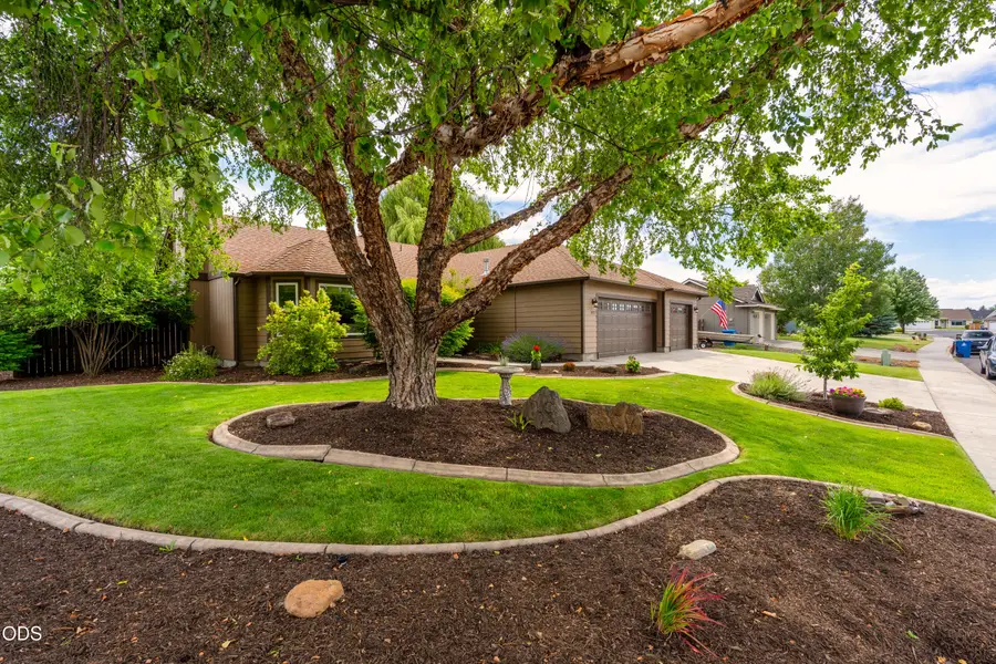 1922 NW Wildflower Place, Redmond, OR 97756 - #3