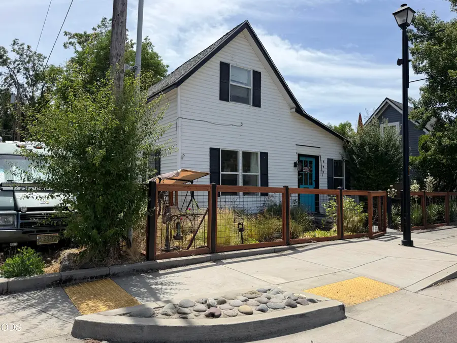 304 2nd Avenue, Gold Hill, OR 97525 - #2