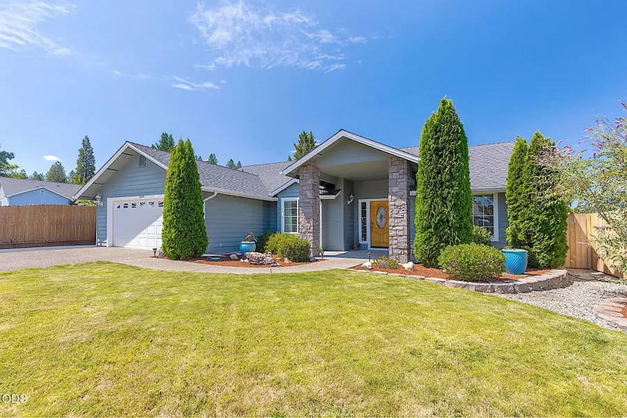 2714 SW Trinity Way, Grants Pass, OR 97527 - #2