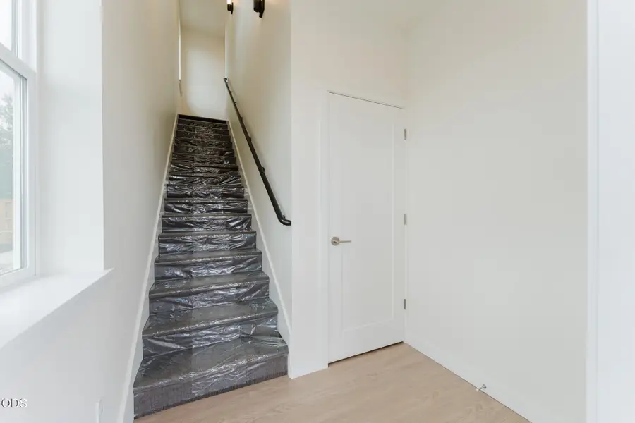 211 NW 17th Street #200, Redmond, OR 97756 - #3