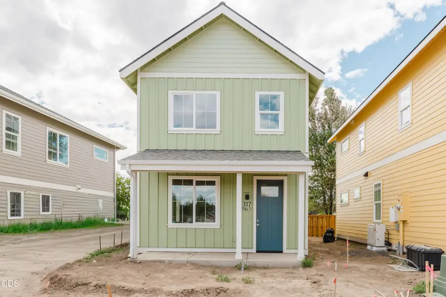 317 NW 17th Street #5, Redmond, OR 97756 - #2