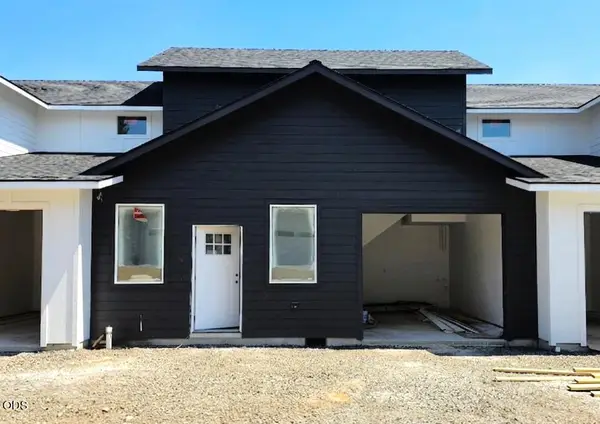203 Bogey Lane, Eagle Point, OR 97524