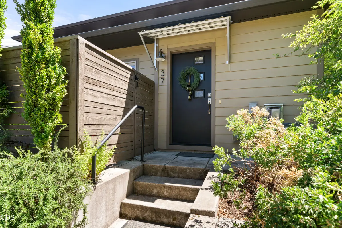 37 N Mountain Avenue, Ashland, OR 97520 - #1