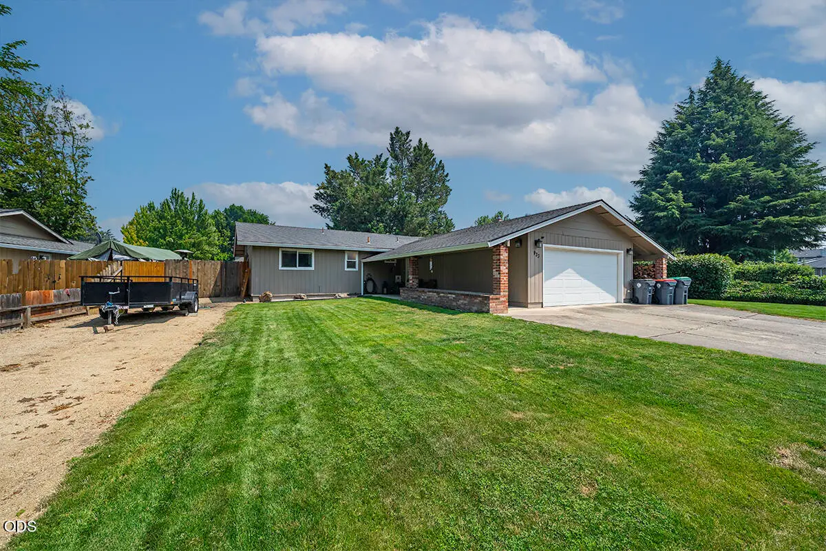 933 Rose Valley Drive, Central Point, OR 97502 - #1