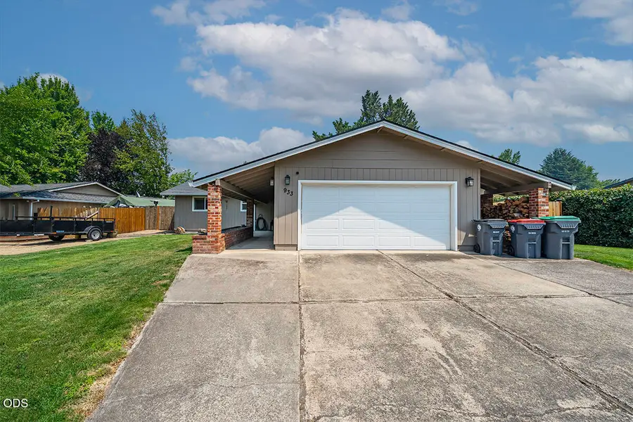 933 Rose Valley Drive, Central Point, OR 97502 - #3