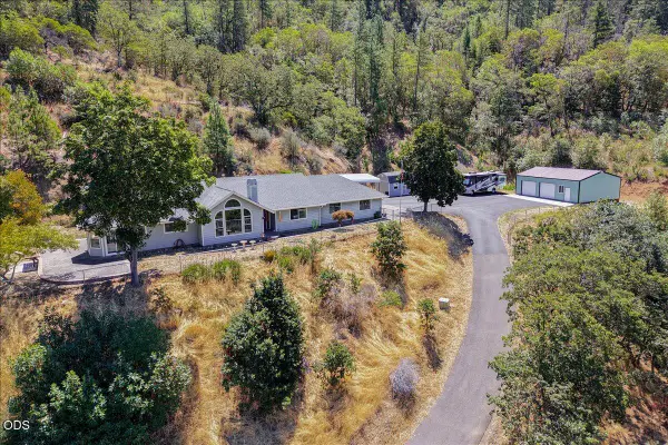 1040 Wards Creek Road, Rogue River, OR 97537