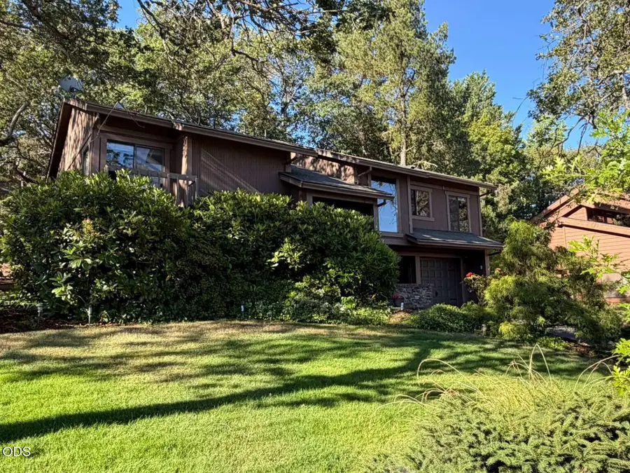 2586 Freedom Way, Medford, OR 97504 - #2