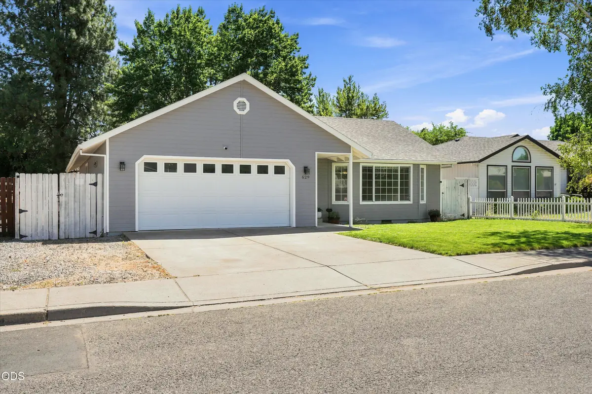 629 Glenn Way, Central Point, OR 97502 - #1