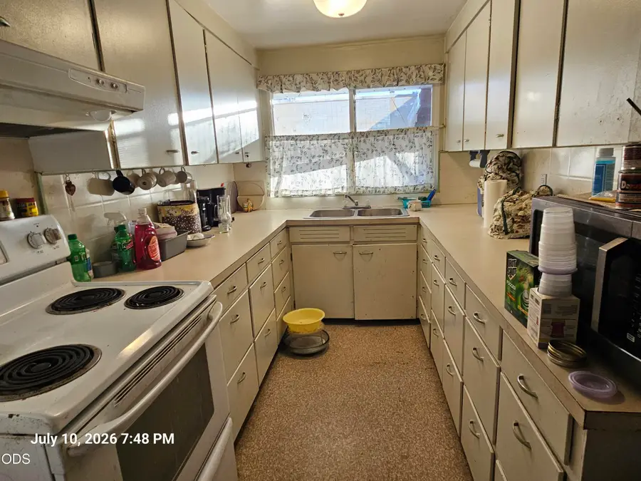 3031 Emerald Street, Klamath Falls, OR 97601 - #3