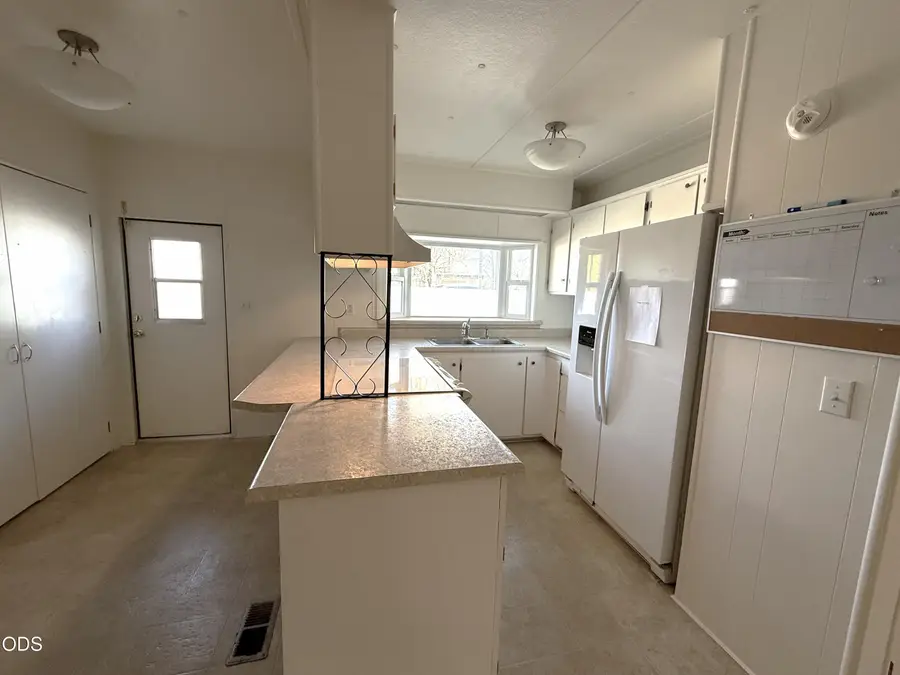 2252 Table Rock Road #SPC 143, Medford, OR 97501 - #3