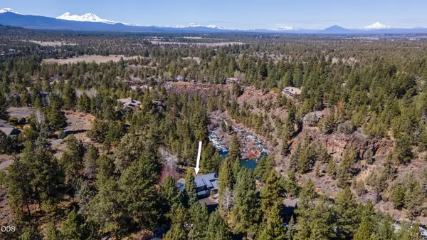 4211 NW Lower Village Road, Bend, OR 97703