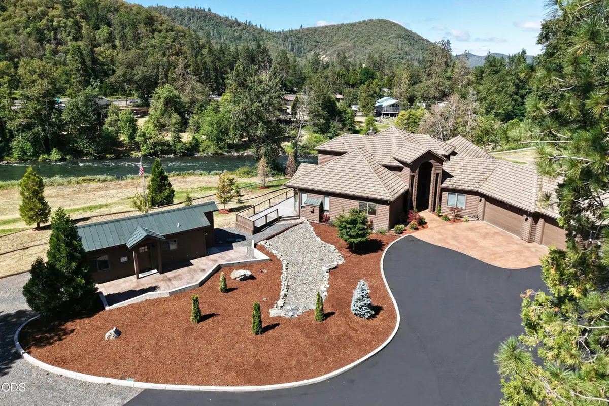 1600 N Second Avenue, Gold Hill, OR 97525 - #1