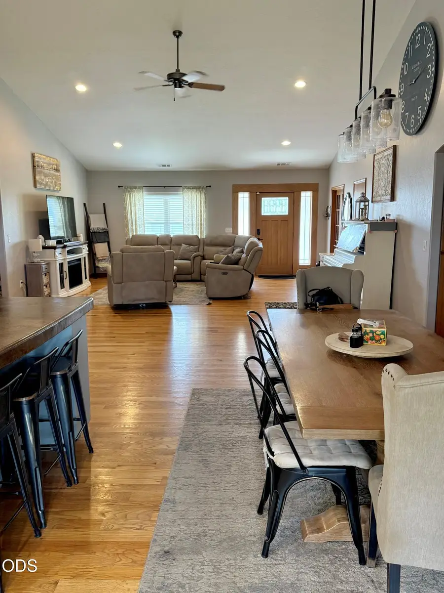918 Win Way, Eagle Point, OR 97524 - #3