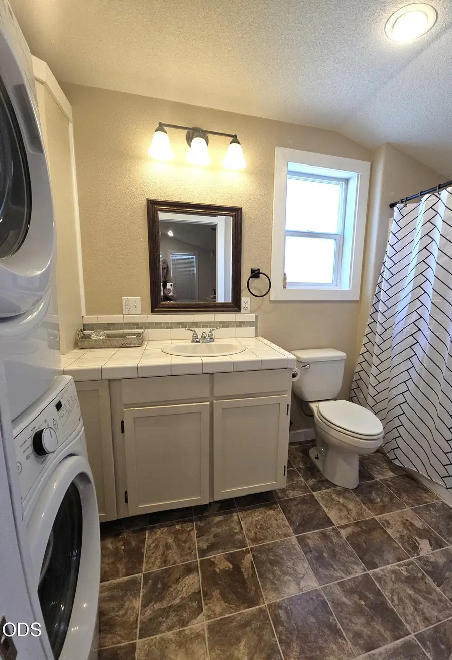 1215 NE 6th Street, Grants Pass, OR 97526 - #3