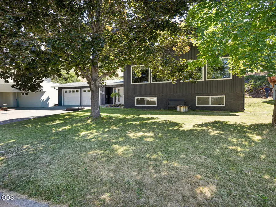 1011 Newcastle Avenue, Klamath Falls, OR 97601 - #2