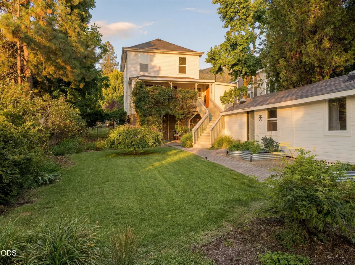 541 Fairview Street, Ashland, OR 97520 - #1