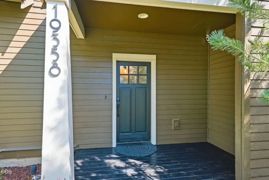 19358 SW Laurelhurst Way, Bend, OR 97702 - #3
