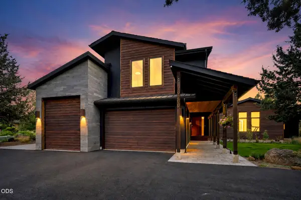 19700 Sunshine Way, Bend, OR 97702