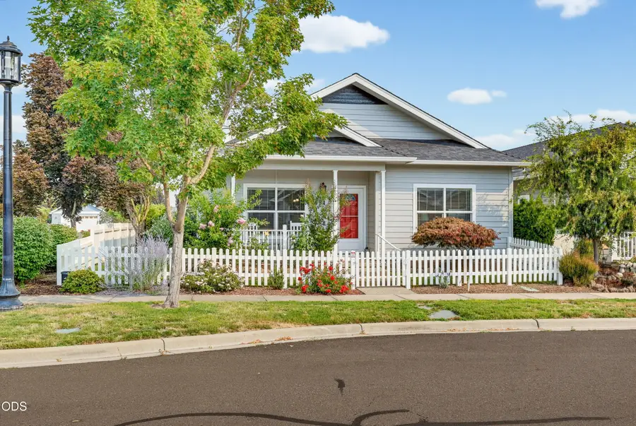 684 Golden Peak Drive, Central Point, OR 97502 - #2