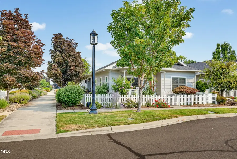 684 Golden Peak Drive, Central Point, OR 97502 - #3