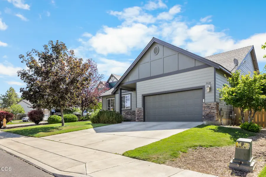 2644 SW 50th Street, Redmond, OR 97756 - #2