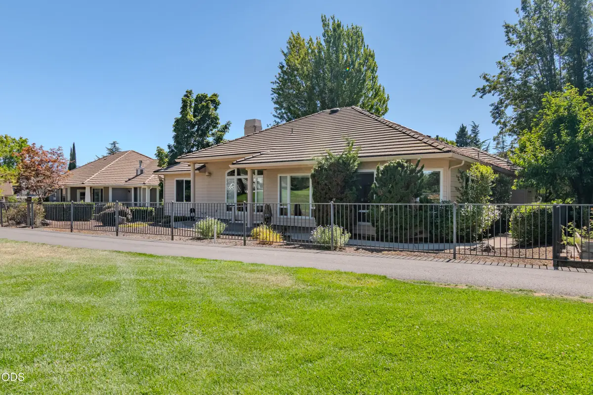 401 Golf View Drive, Medford, OR 97504 - #1