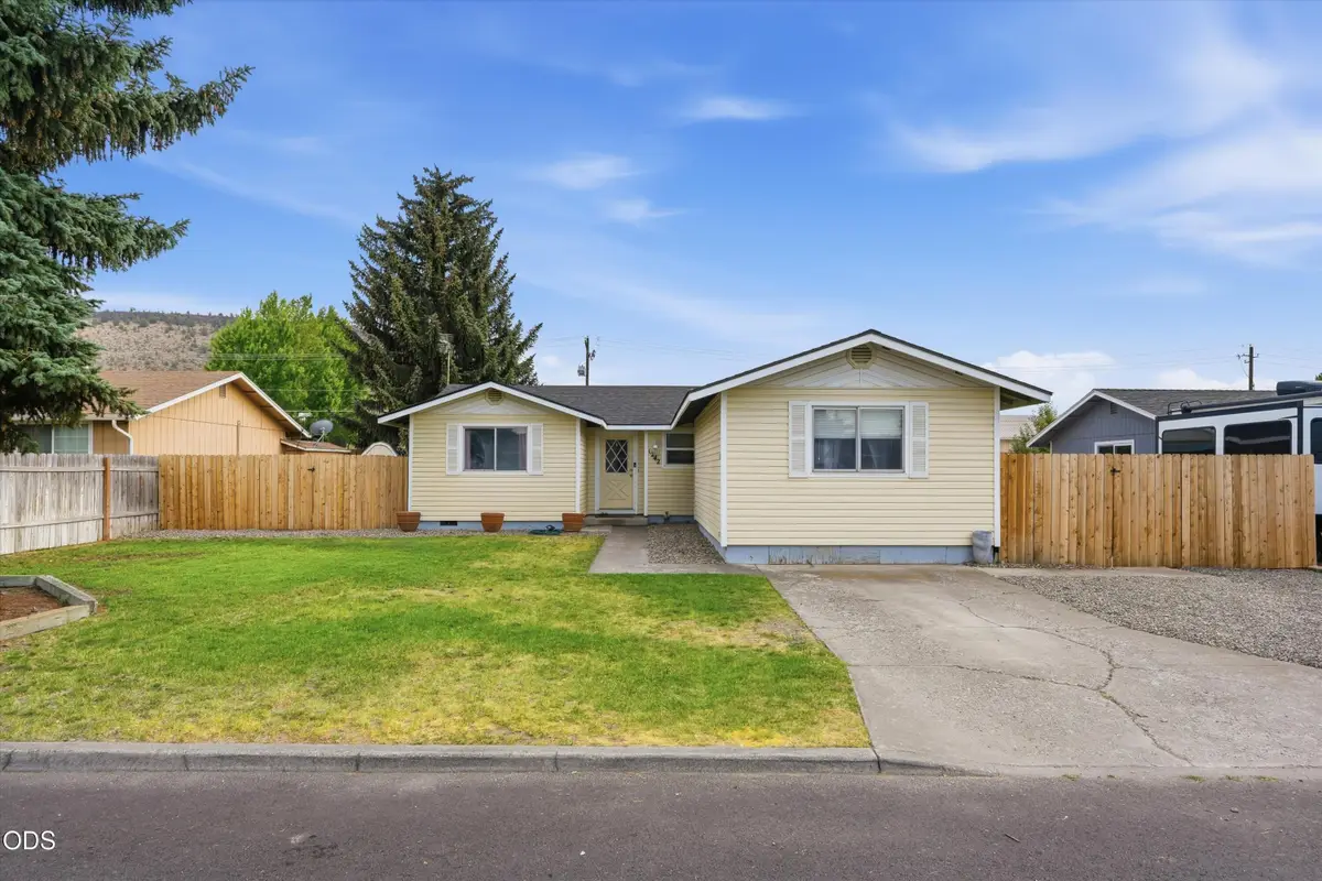 1242 SE 8th Street, Prineville, OR 97754 - #1