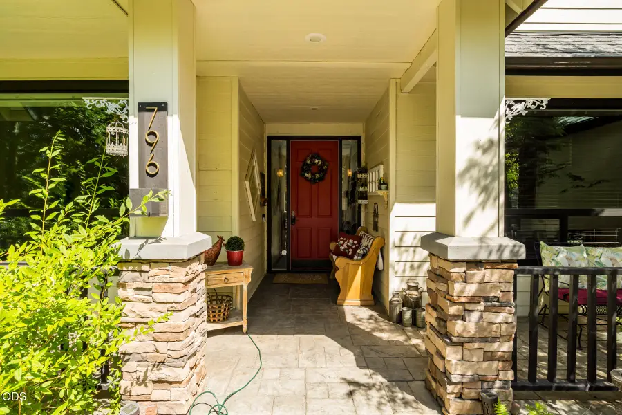 796 SE Briarwood Court, Bend, OR 97702 - #3