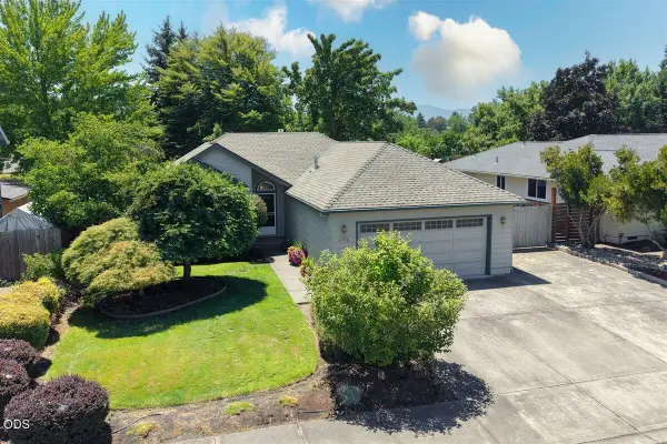 2736 Juanita Avenue, Medford, OR 97504