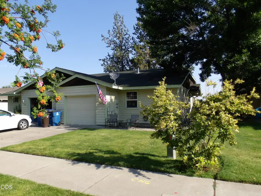 1929 NW Elm Avenue, Redmond, OR 97756 - #3