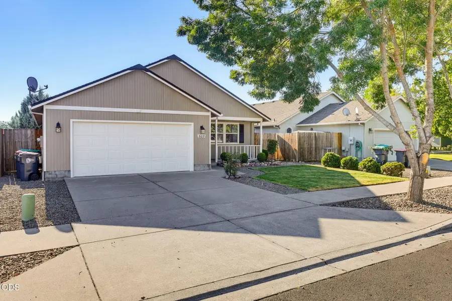 609 Allison Way, Medford, OR 97501 - #3