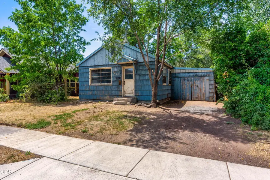 237 SW 9th Street, Redmond, OR 97756 - #2
