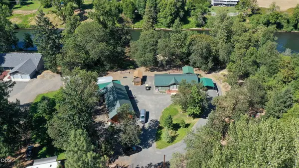 1800 Lampman Road, Gold Hill, OR 97525