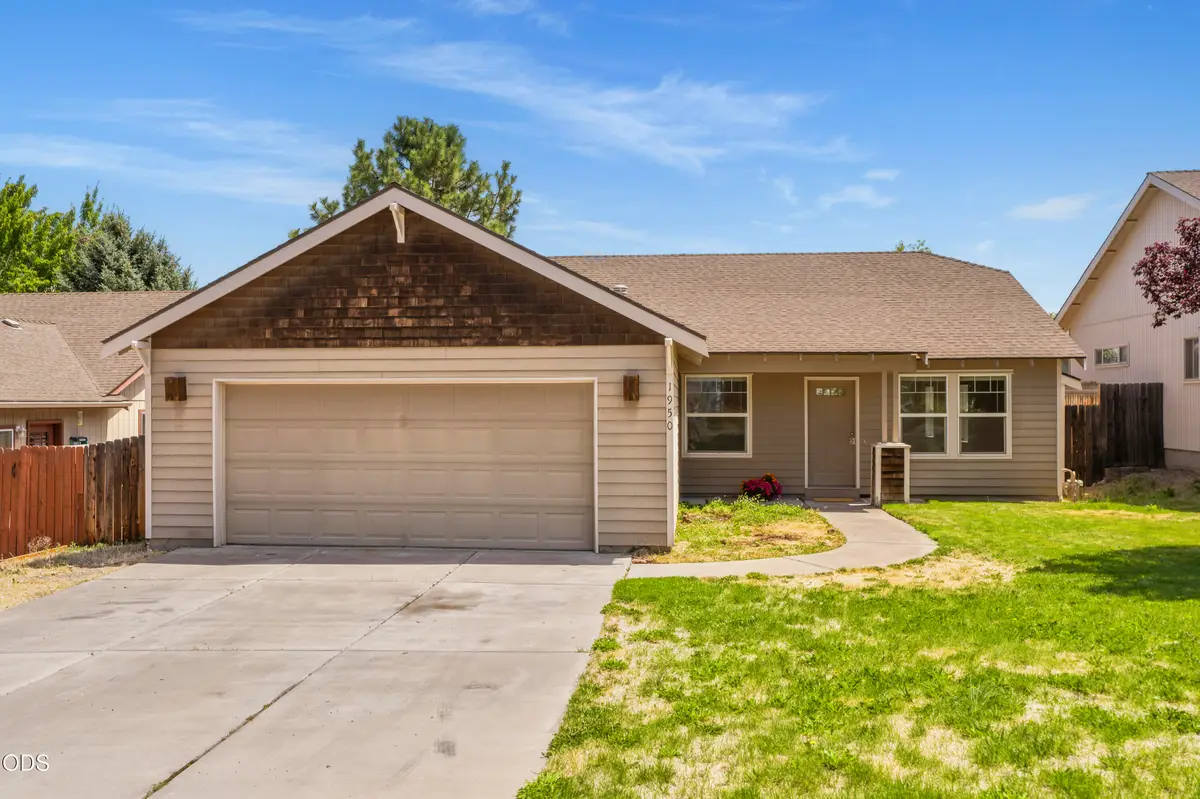 1950 SW 36th Street, Redmond, OR 97756 - #1