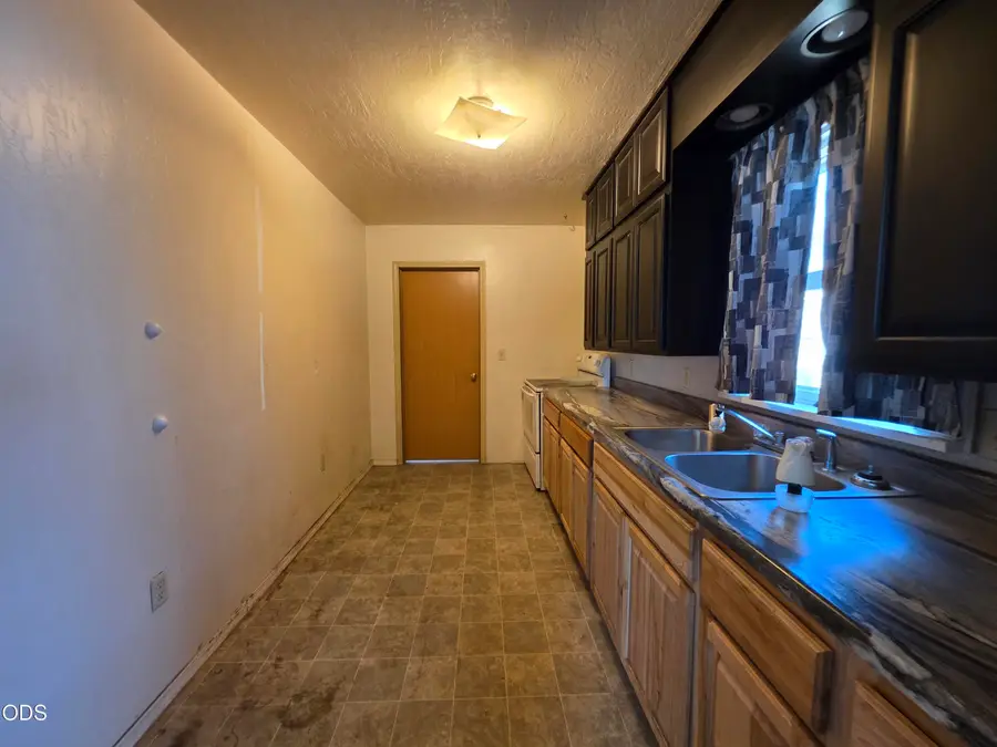 2045 Garden Avenue, Klamath Falls, OR 97601 - #2