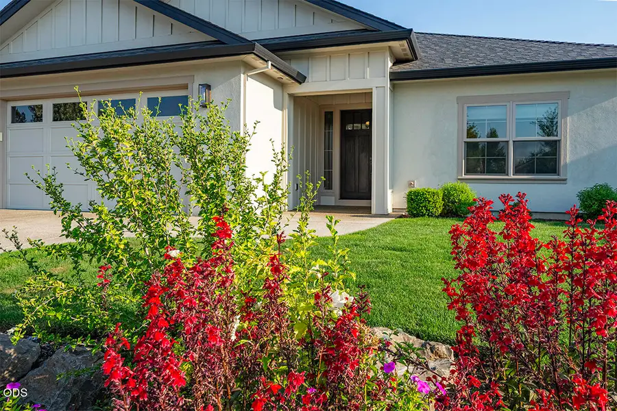 342 Kansas Drive, Medford, OR 97504 - #2