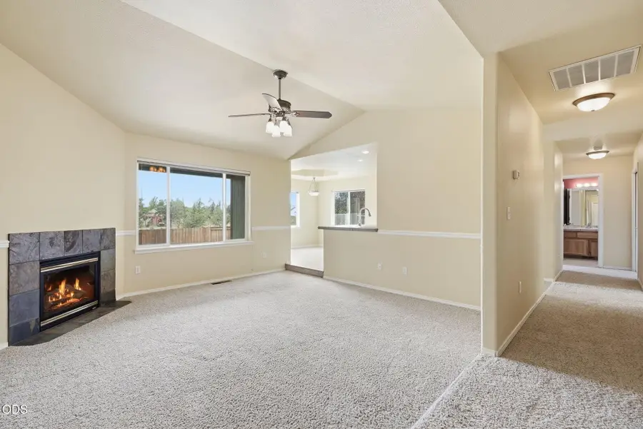 592 NE Redwood Avenue, Redmond, OR 97756 - #3