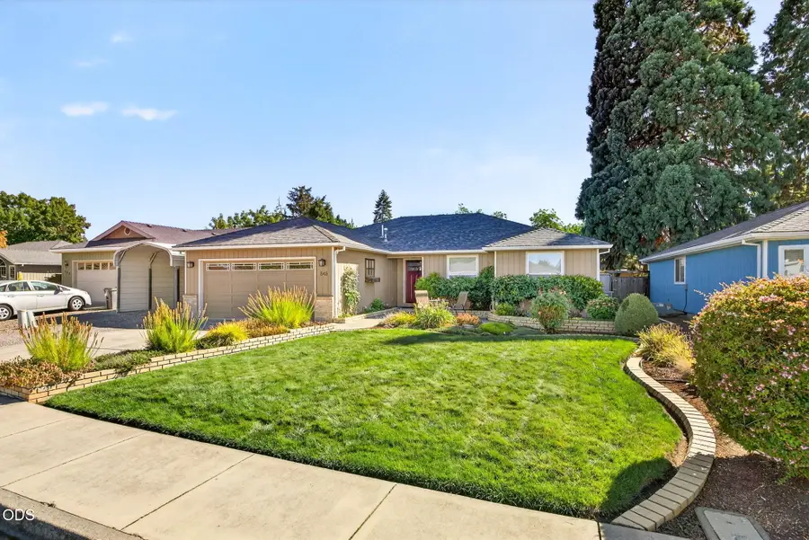 848 Forest Glen Drive, Central Point, OR 97502 - #2