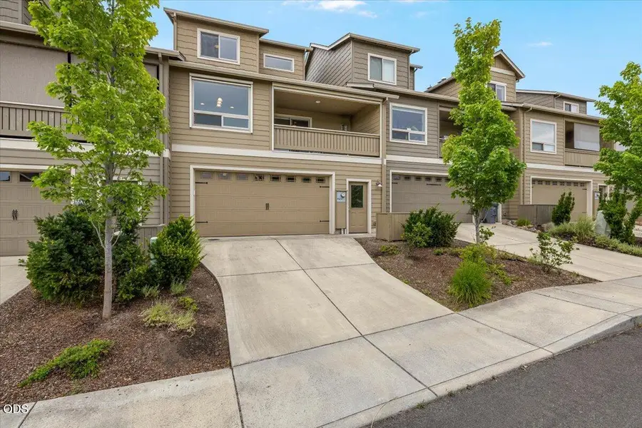 965 Camelot Drive, Ashland, OR 97520 - #2