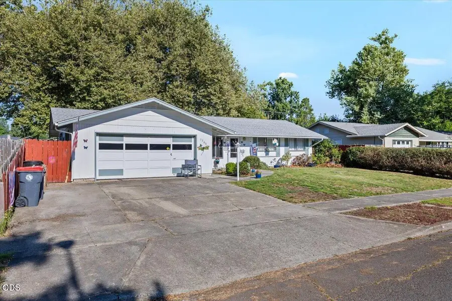 1766 Howell Avenue, Medford, OR 97501 - #2